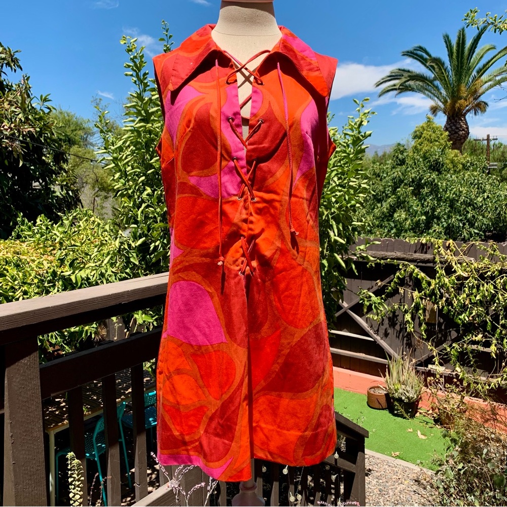 VINTAGE 60s FINNISH EXCLUSIVE Vibrant Red Pink Paisley Print Lace-Up Mini Dress
